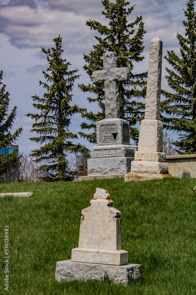Obraz premium Grave markers at the Pioneer Cemetary. Calgary, Alberta, Canada