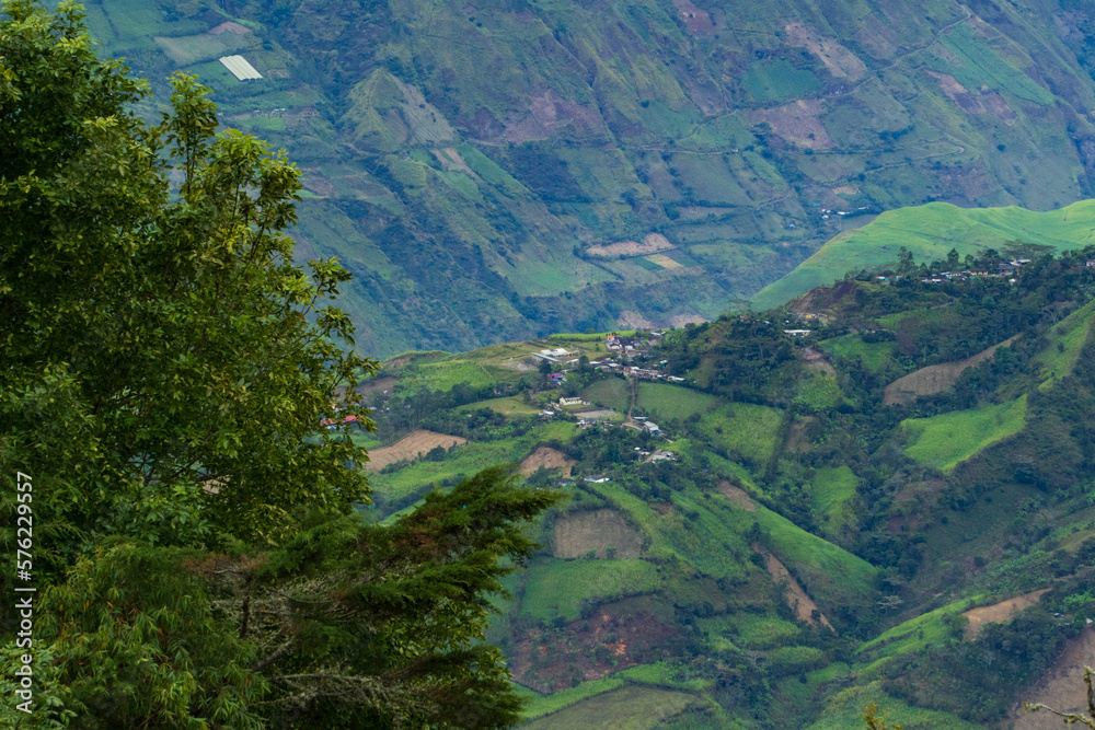 Explorando las cumbres de la cordillera andina en Colombia