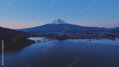 冠雪した富士山、雲ひとつ無い日の出前の風景　ドローン撮影 photo