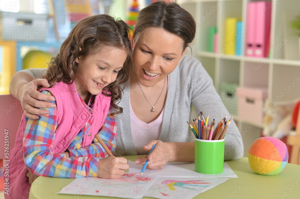 Fototapeta premium mother with daughter drawing