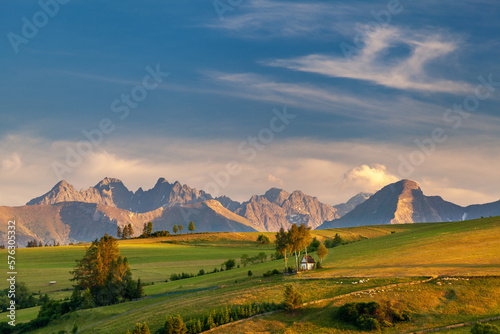 Fototapeta Naklejka Na Ścianę i Meble -  chapel in Kacwin with the Bielskie Tatra Mountains in the background