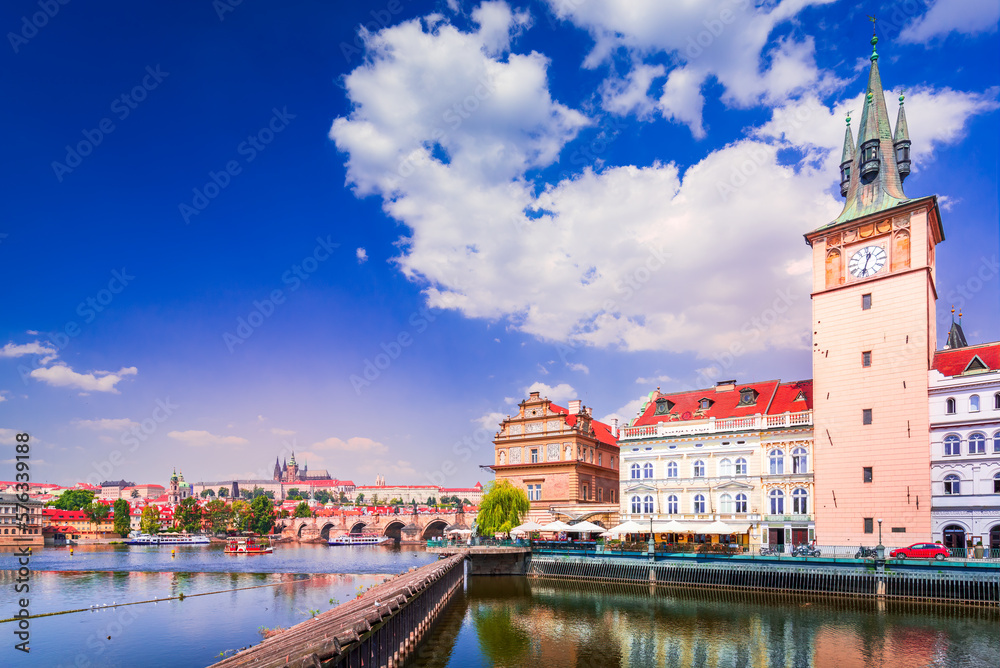 Obraz premium Prague's Castle Hrad and Charles Bridge: iconic landmarks. Czech Republic