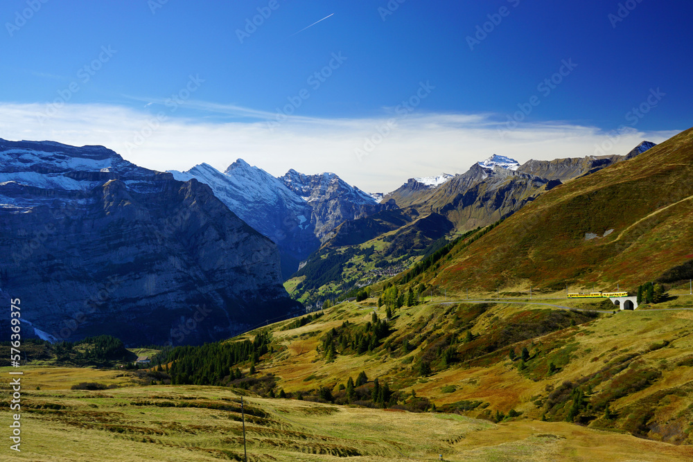 Fototapeta premium Schweizer Alpen Swiss Alps Bergbahn