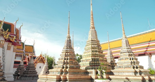 Fotografie Wat Po (Wat Pho), Temple of Reclining Buddha, Royal Monastery, Popular Tourist A