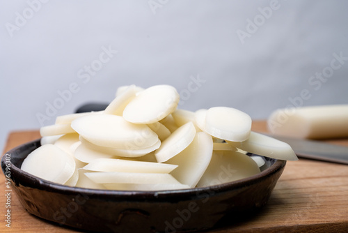 한국전통음식 식재료, 떡국떡 썰기 photo