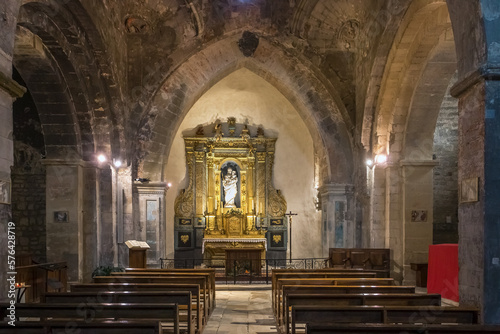 Fotografie Eglise de Notre Dame de Venasque  dans le Vaucluse à l' automne