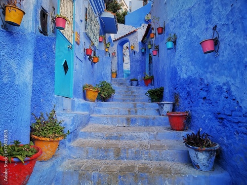 Strolling in Chefchaouen, the blue city of Morocco © Danhua
