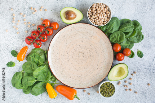 Important components of a healthy and wholesome diet: avocados, tomatoes, peppers, lettuce and grains