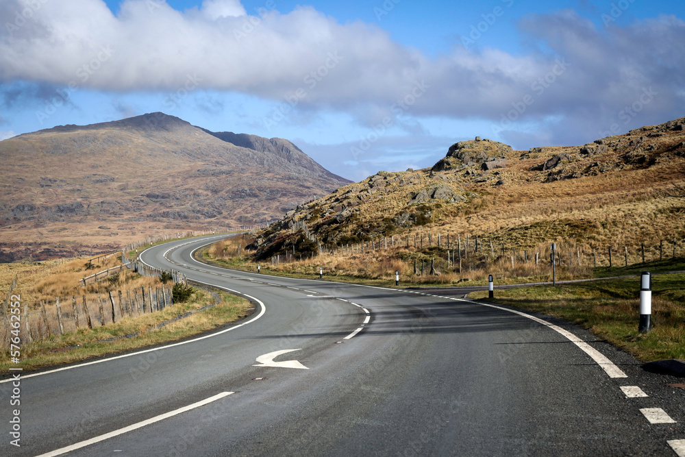 Fototapeta premium Mountain road in Wales