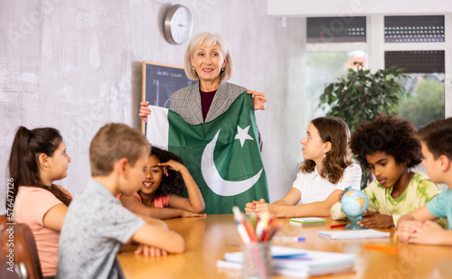 Kids learning together about pakistan in geography class