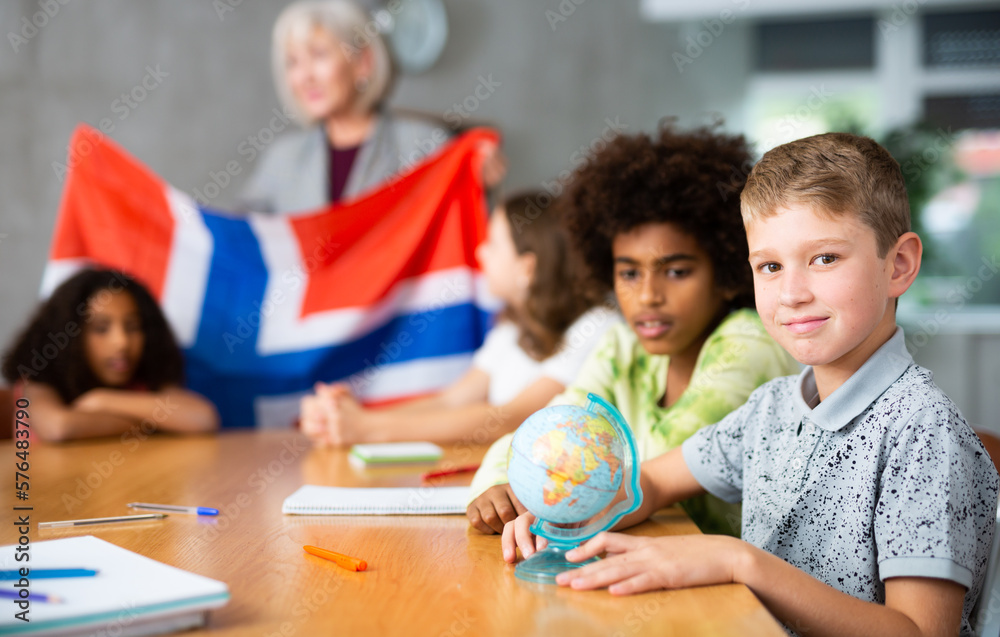 Fototapeta premium Kids learning together about norway in geography class