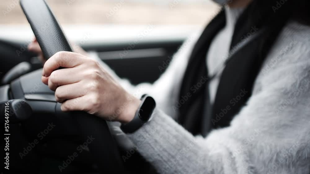 運転する女性の手元 スローモーション 運転する女性の手元 スローモーション