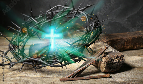 Tableau sur toile Crown of thorns, nails and cross on wooden table