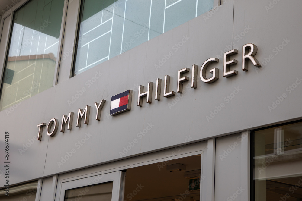 Tommy Hilfiger Store In New York City Usa Stock Photo - Download Image Now  - Adult, Advertisement, Architectural Column - iStock