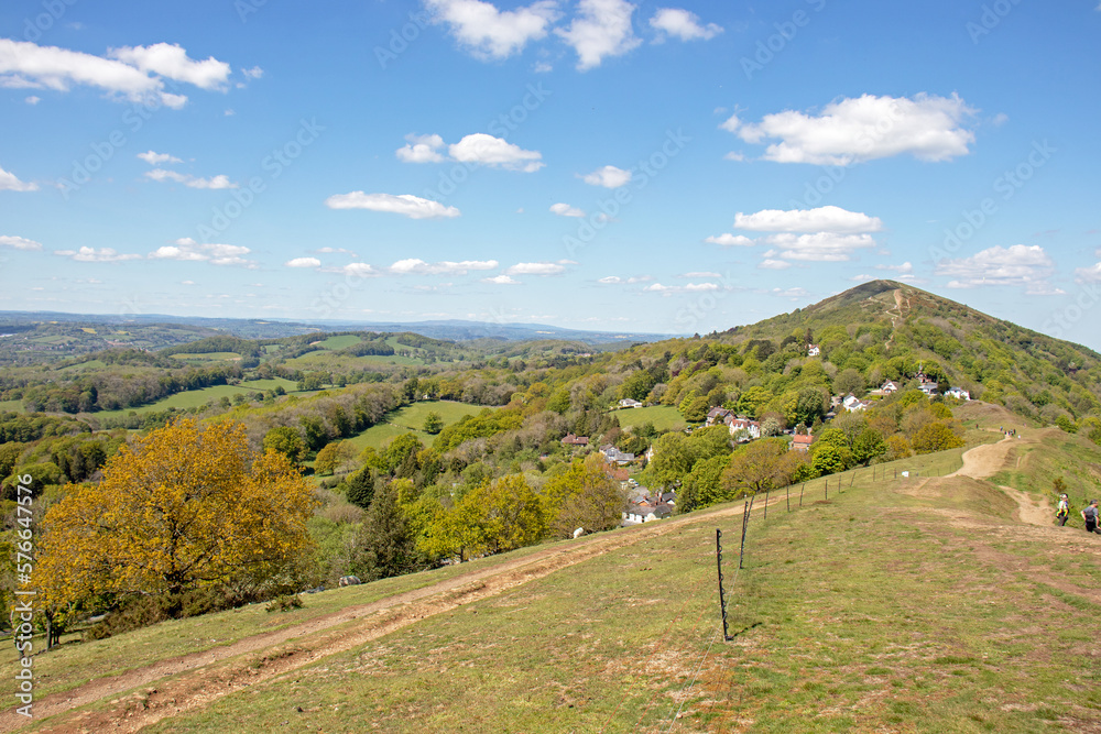 Naklejka premium Hiking trails along the Malvern hills of England.