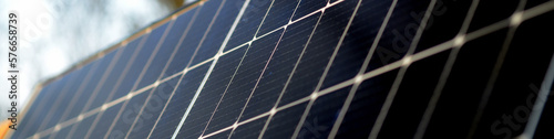 Design Banner mit Fotovoltaik Solar Panel für nachhaltig durch Energieberater kalkulierbare Energiewende mit Elektro Heizung als Hintergrund photo