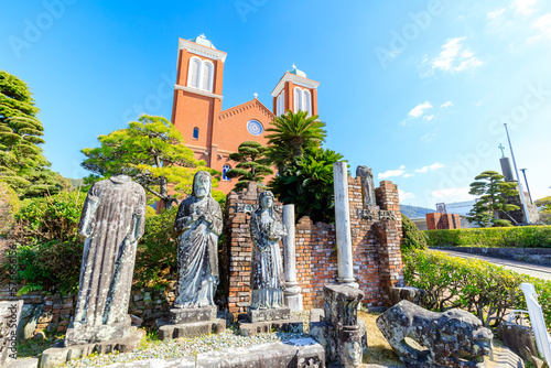 冬の浦上天主堂と旧浦上天主堂の遺構　長崎県長崎市　
Urakami Cathedral in winter and the remains of Old Urakami Cathedral. Nagasaki Prefecture, Nagasaki city. photo