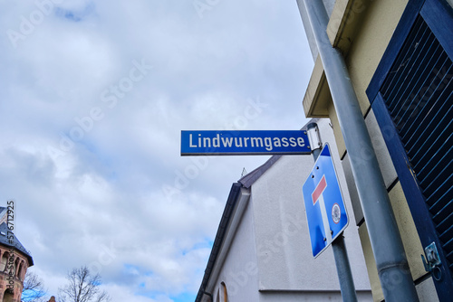 Straßenschild Lindwurmgasse zu Worms, Rheinland-Pfalz, Deutschland, Europa.