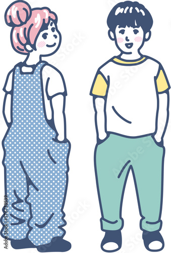 ラフな私服姿の子供がポケットに手を差し込んでいる　小学生