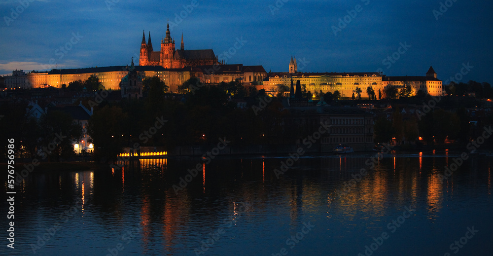 notturno sul castello di Praga