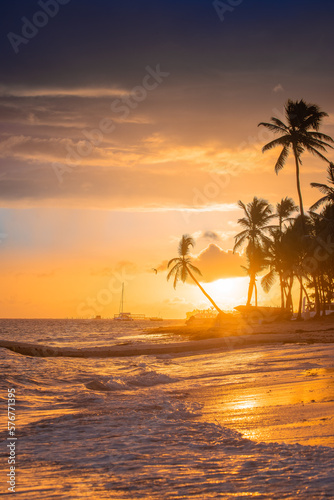 Fototapeta Naklejka Na Ścianę i Meble -  Sunset on the beach. Paradise beach. Tropical paradise, white sand, beach, palm trees and clear water.