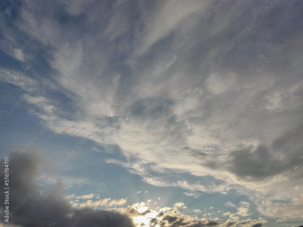 Obraz premium Clouds difuminated almost in the sunset