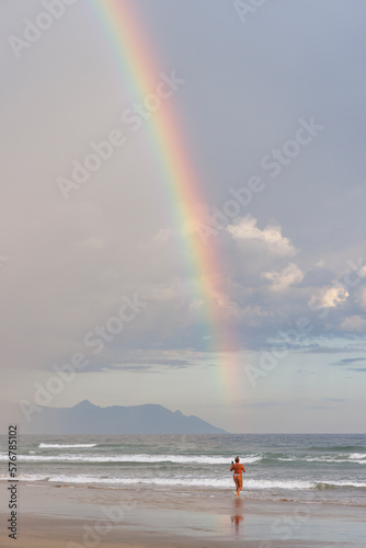 praia de Guaratuba com arco íris ao fundo