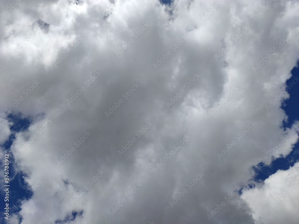 Obraz premium Huge cloud is going to cover the whole sky