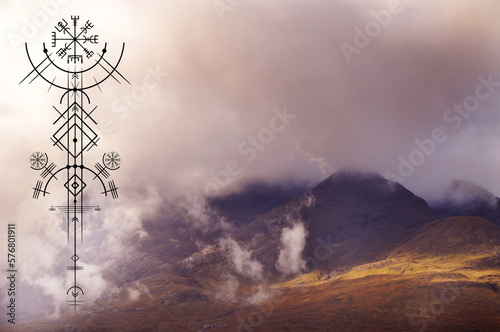 Vikinger Symbole mit mystischer nordischer Landschaft - nordische Mythologie