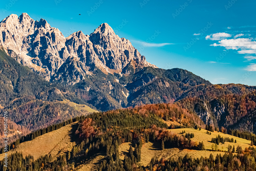 Fototapeta premium Beautiful alpine autumn or indian summer view at the famous Buchensteinwand summit, St. Jakob in Haus, Tyrol, Austria