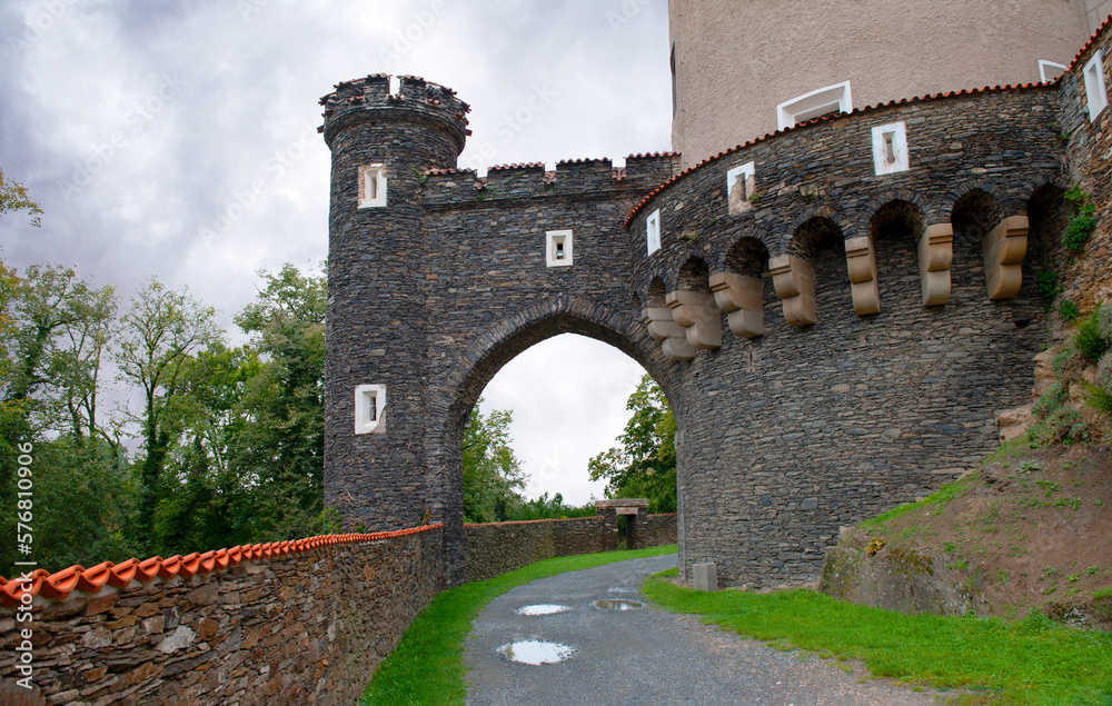 Fototapeta premium View on Zleby castle on a cloudy day, Czech Republic
