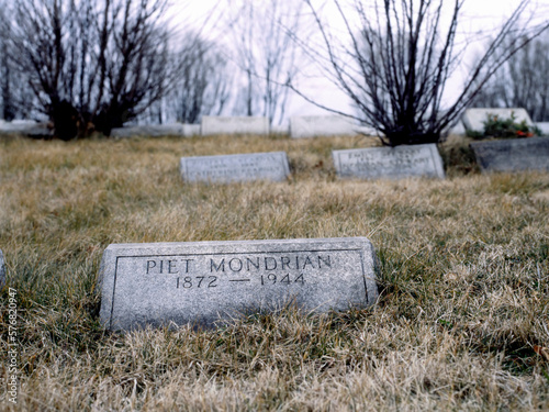 The grave of the world famous Dutch painter Piet Mondrian photo