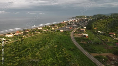 Carretera De La Playa Ecuatoriana Montañita 