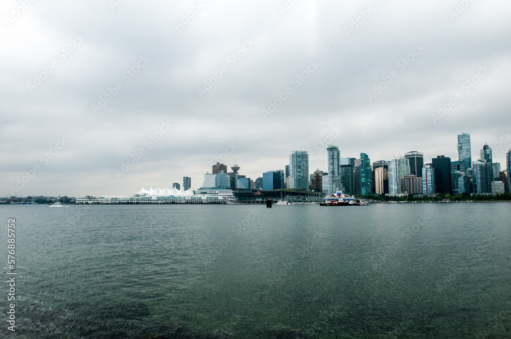 Fototapeta premium Vancouver skyline from Stanley Park, Vancouver, BC,Canada