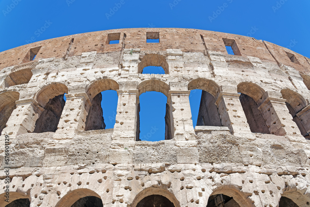Obraz premium A wall fragment of Colosseum amphitheater in Rome, Italy