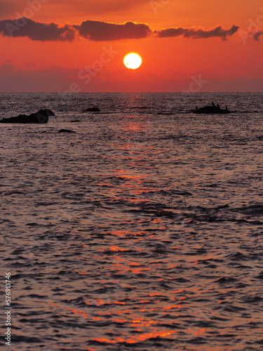 夜明けの海と空