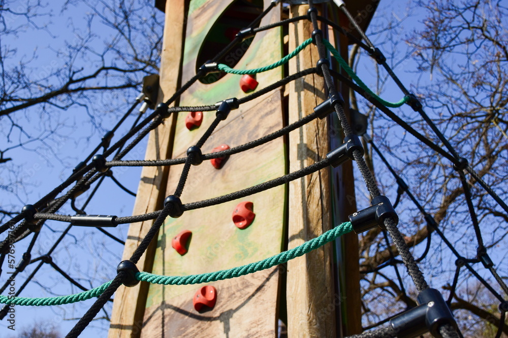 Obraz premium wood panel and green plastic treehouse in public park. playground concept. playground design and ideas theme.
