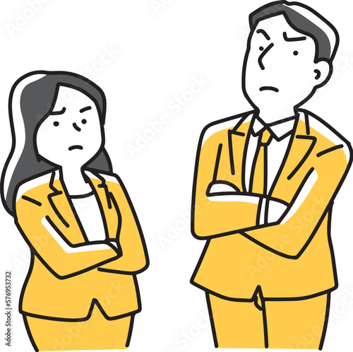 腕を組んで見つめる男女会社員