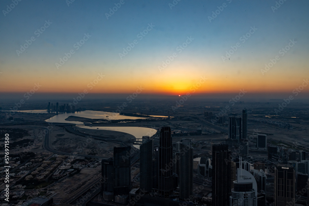 Fototapeta premium city skyline at sunrise of dubai from the burj khalifa