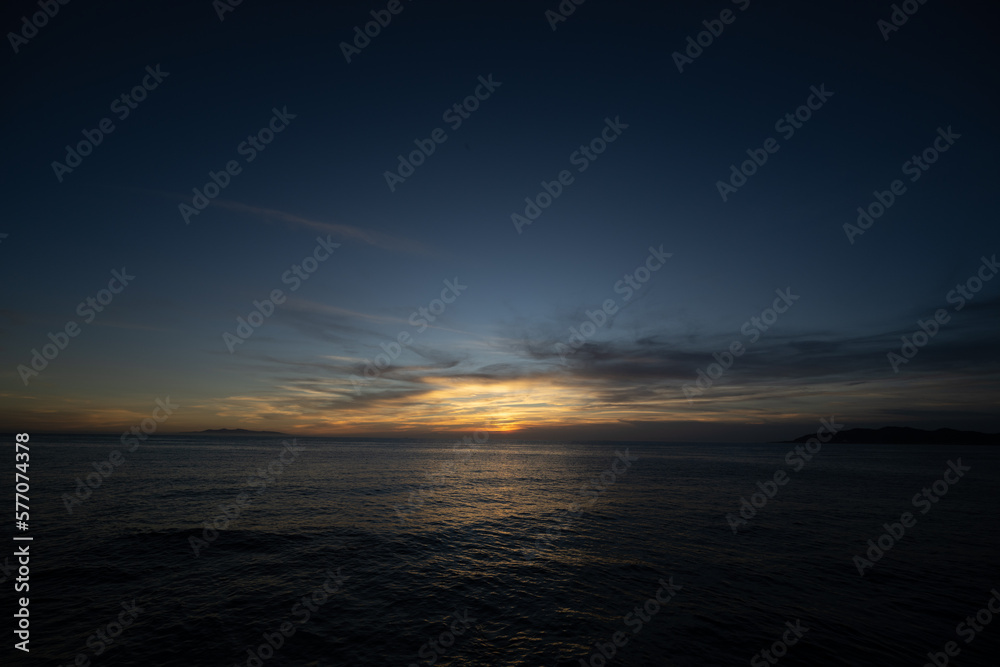 Obraz premium 日の出と海