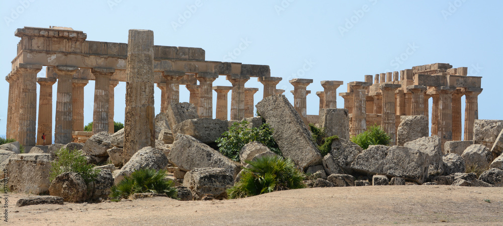 Obraz premium Selinunte was an ancient city located on the southwestern coast of Sicily. The Temple of Athena and the Temple of the Dioscuri are famous. 