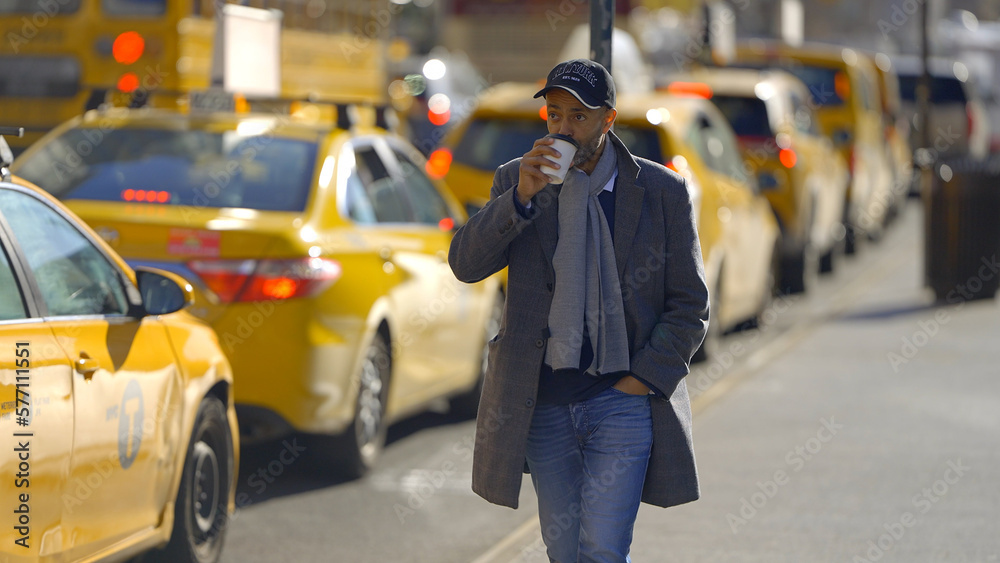 Obraz premium Afro-american man in the streets of New York - travel photography