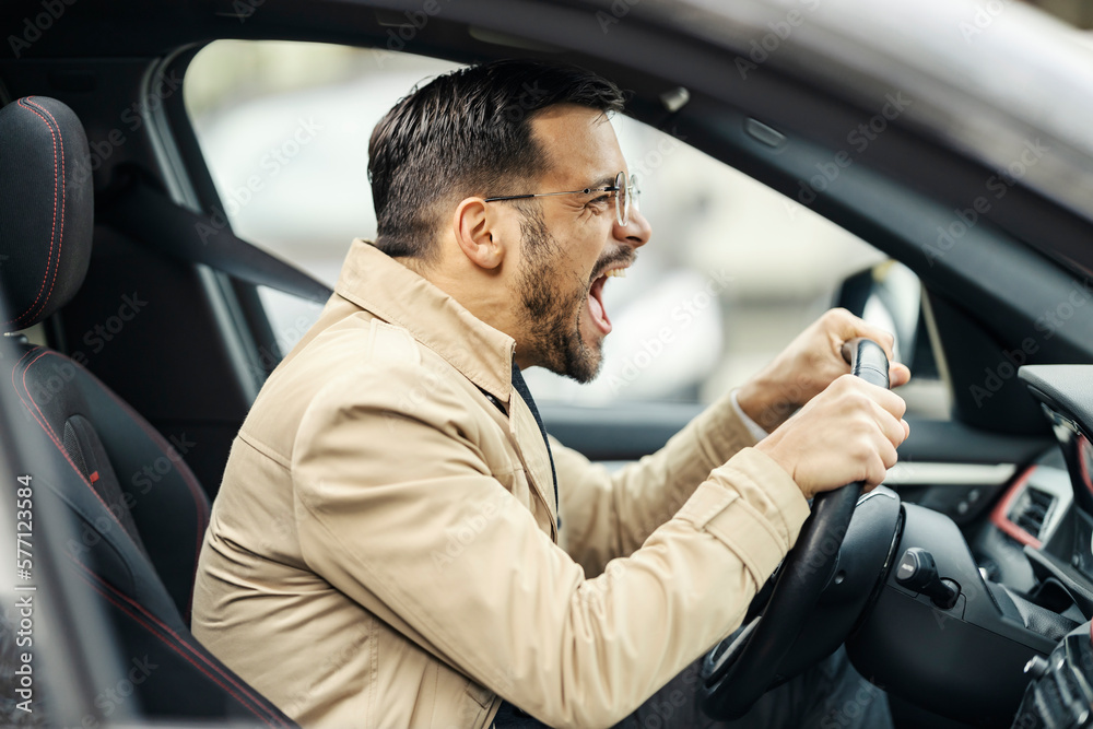 A scared driver is shouting and breaking the car in traffic. A scared driver is shouting and breaking the car in traffic.