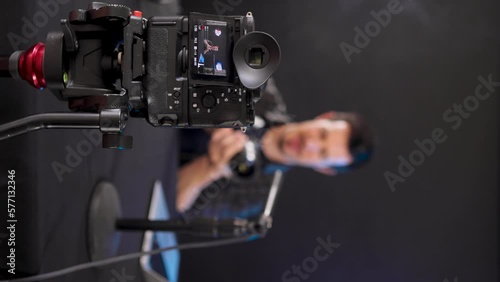 Wallpaper Mural Camera screen recording young man's video tutorial for vlog in vertical Torontodigital.ca