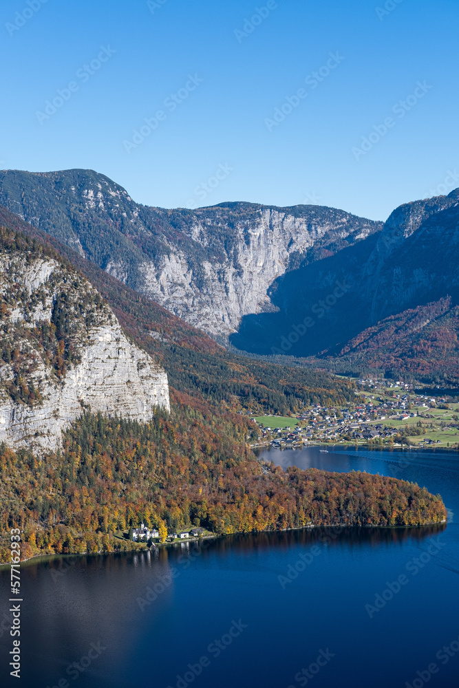 Fototapeta premium Lake and mountains in Hallstatt