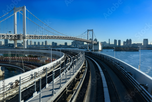 新交通システムゆりかもからの東京湾レインボーブリッジ