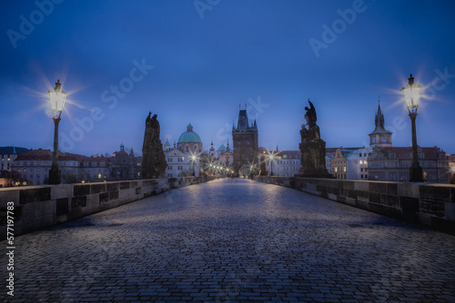 Obraz na płótnie Charles Bridge, Prague at dramatic evening, Czech Republic, with night lighting w salonie