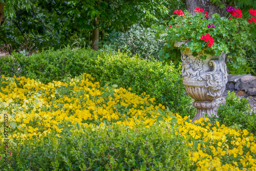 Obraz na płótnie Colorful flowers and vase pot, idyllic landscape in Giverny, France w salonie