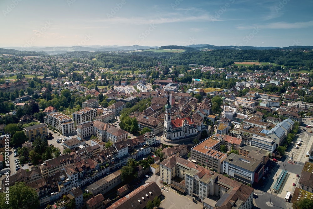 Naklejka premium Aerial der Stadt Frauenfeld. Hauptstadt des Kantons Thurgau, Schweiz.