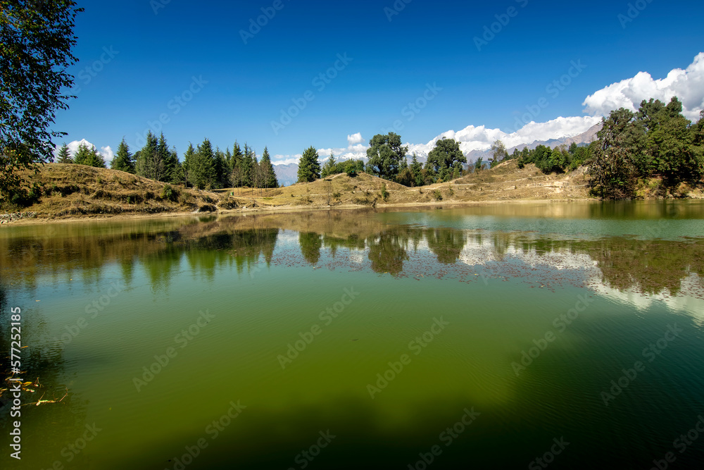 Fototapeta premium Sacred Devariyatal, Deoria Tal, Devaria or Deoriya, an emerald lake with miraculous reflections of Chaukhamba peaks on its crystal clear water. Chaukhamba peaks, Garhwal Himalayas, Uttarakahnd, India.